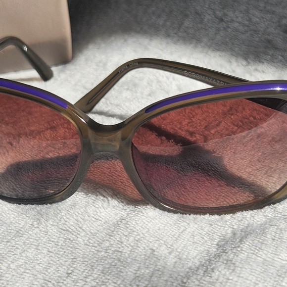 BCBGMAXAZRIA Glow Sunglasses With Purple And Red Detail On Frames - Picture 5 of 10